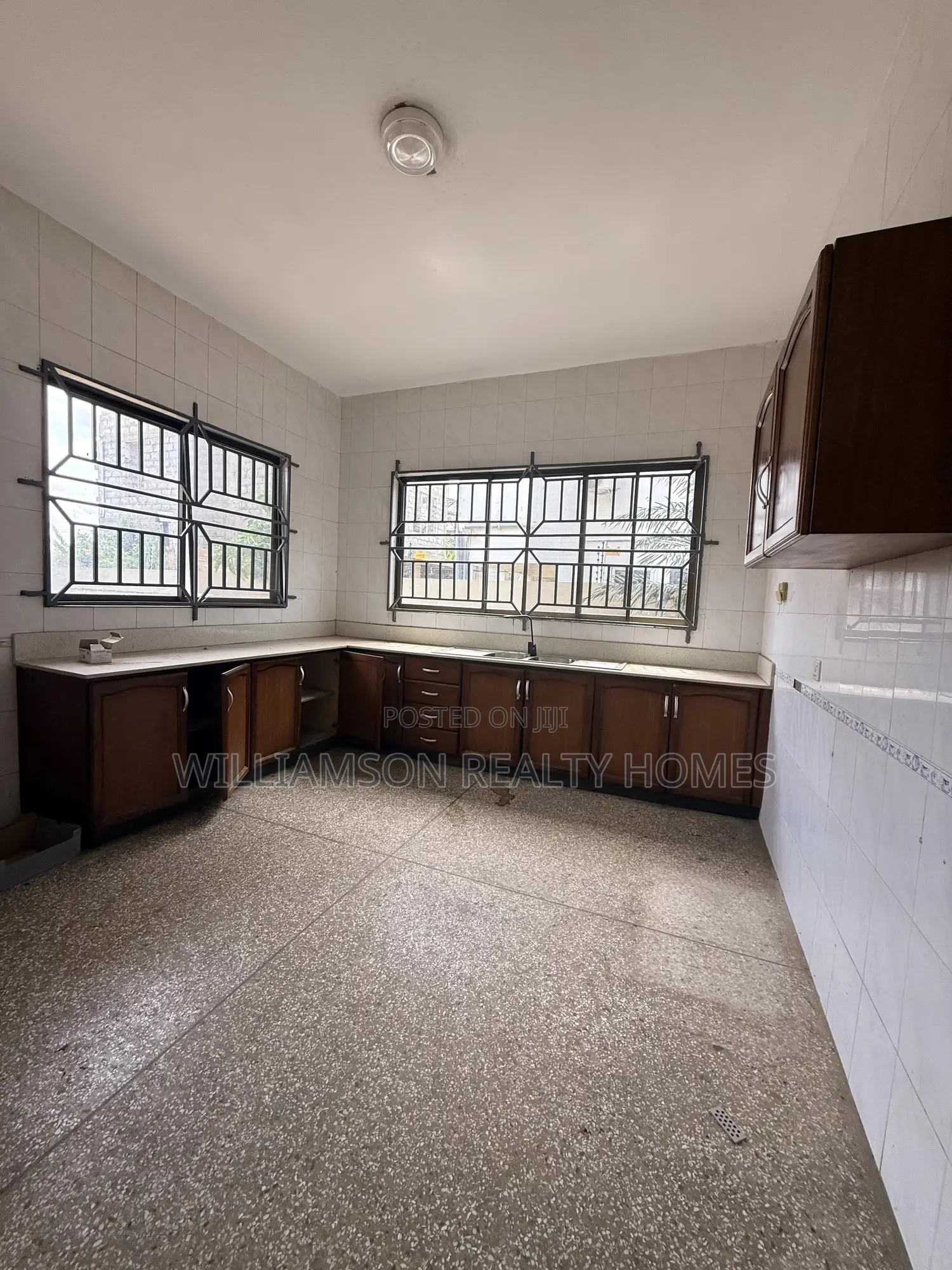 6bdrm House in Community 20 Estate, Spintex for rent