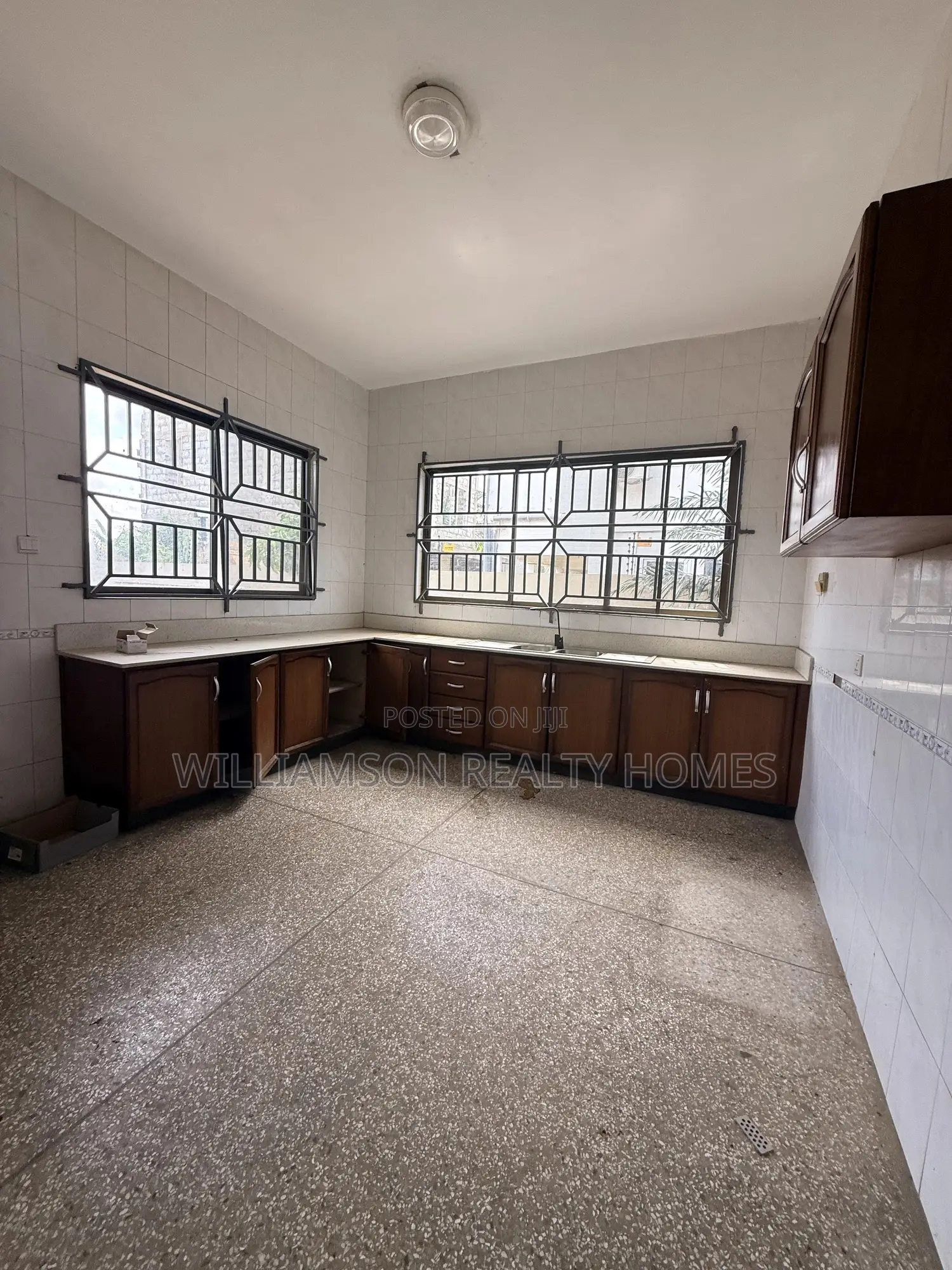 6bdrm House in Community 20 Estate, Spintex for rent