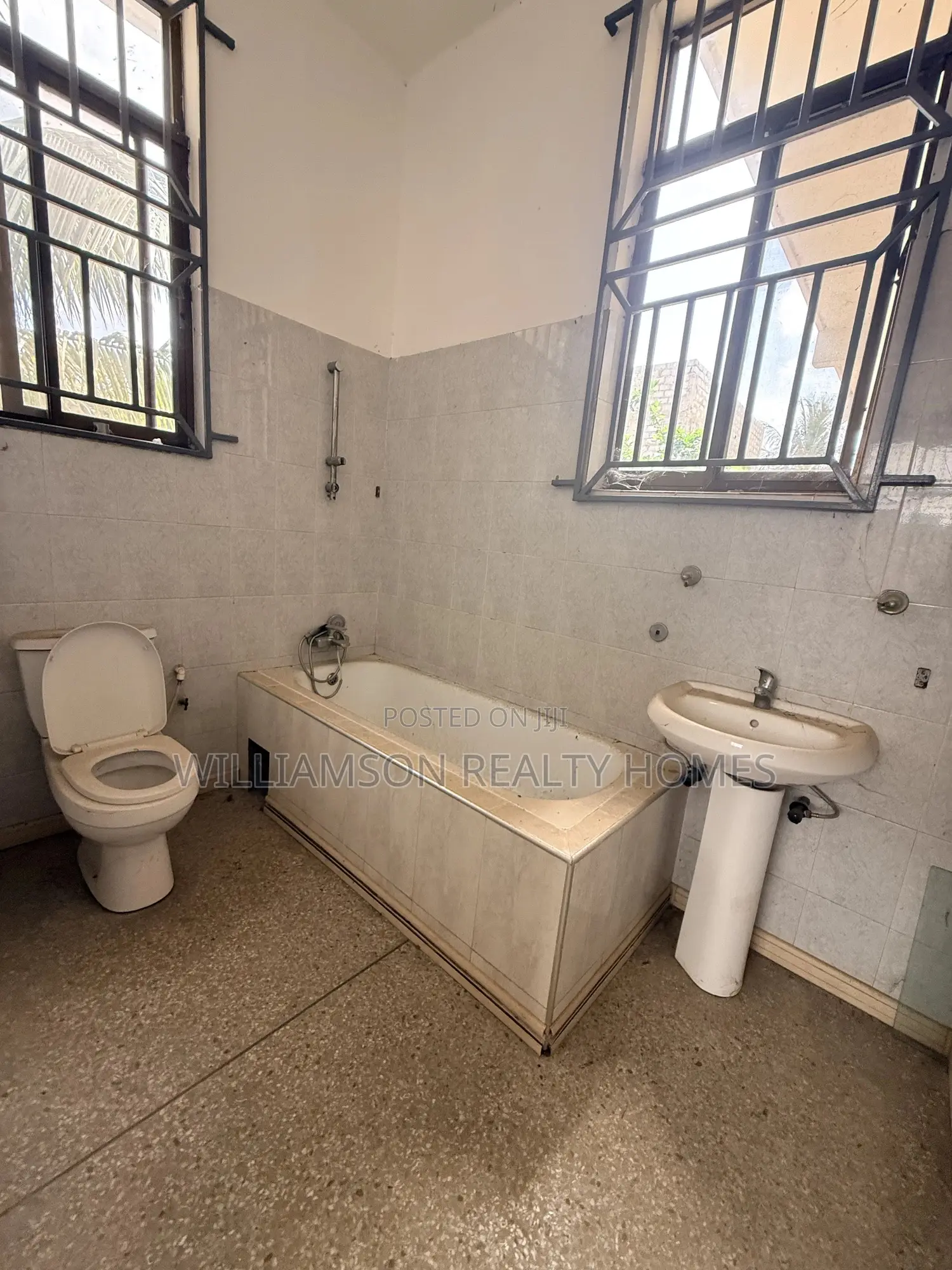 6bdrm House in Community 20 Estate, Spintex for rent