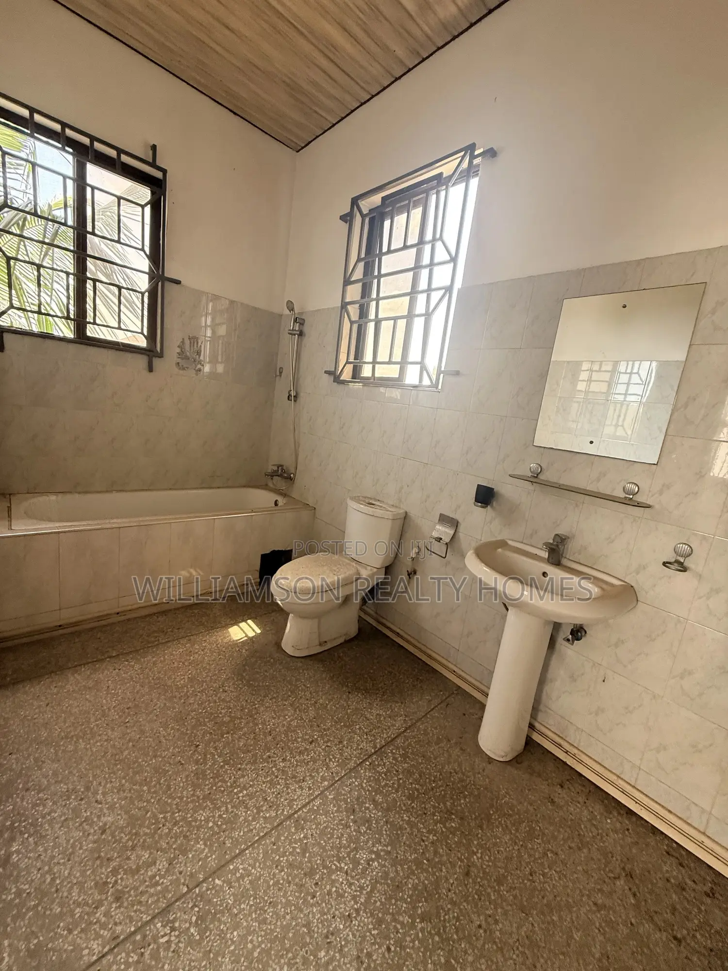 6bdrm House in Community 20 Estate, Spintex for rent
