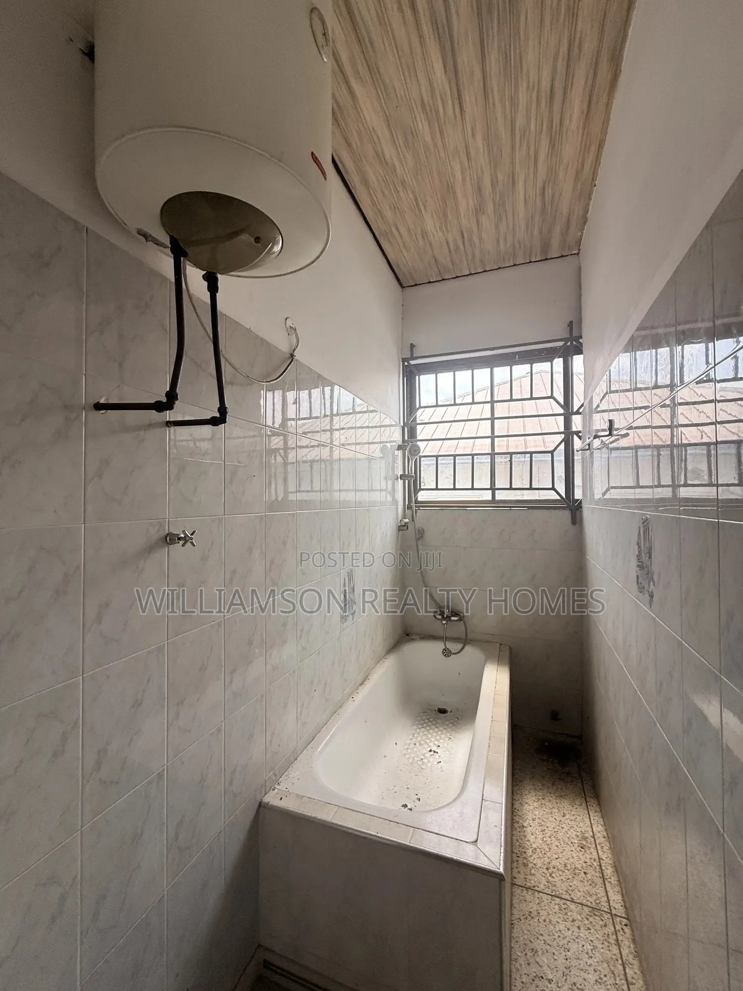 6bdrm House in Community 20 Estate, Spintex for rent