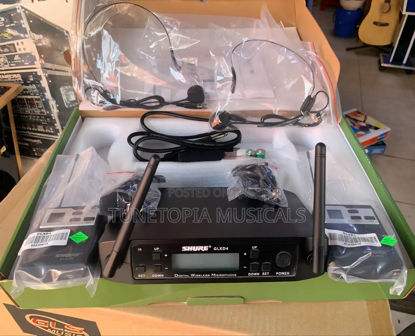 Shure 2in1 Wireless Lapel Microphone (Comes With the Head Microphone)