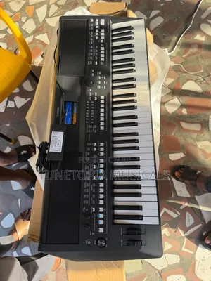 Yamaha PSR-Sx600 61-Key Arranger Workstation Keyboard