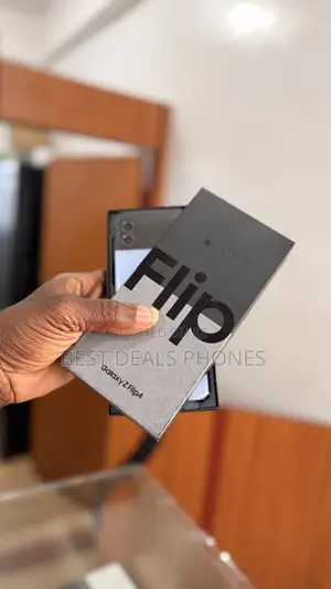 New Samsung Galaxy Z Flip4 256 GB Silver