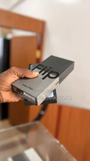 New Samsung Galaxy Z Flip4 256 GB Silver