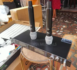 2in1 Shure Axt450 Wireless Microphone System.