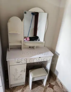 Dressers Table
