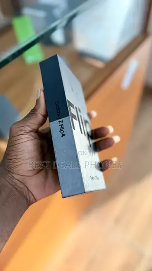 New Samsung Galaxy Z Flip4 256 GB White