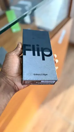 New Samsung Galaxy Z Flip4 256 GB White