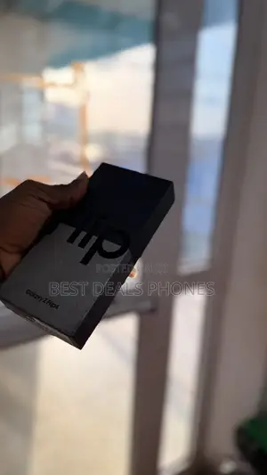 New Samsung Galaxy Z Flip4 256 GB Yellow