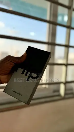 New Samsung Galaxy Z Flip4 256 GB Silver