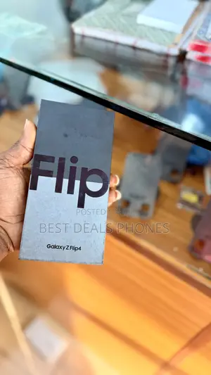 New Samsung Galaxy Z Flip4 256 GB Black