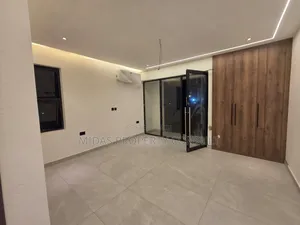 5bdrm House in Adjiringanor, Ability for sale
