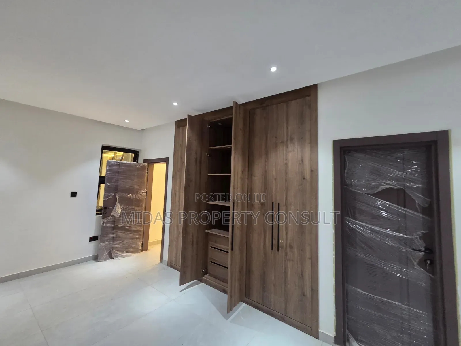 5bdrm House in Adjiringanor, Ability for sale