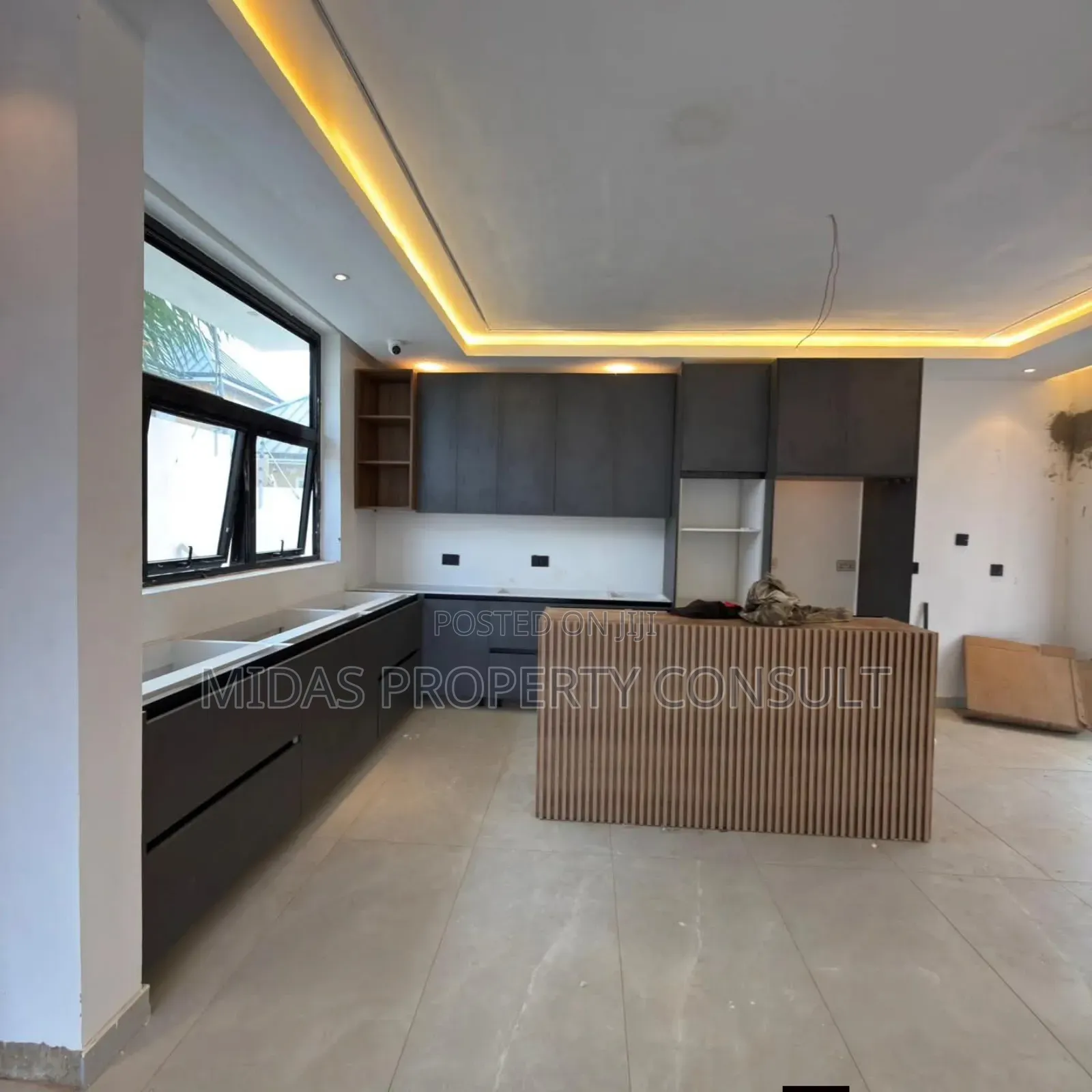 5bdrm House in Adjiringanor, Ability for sale