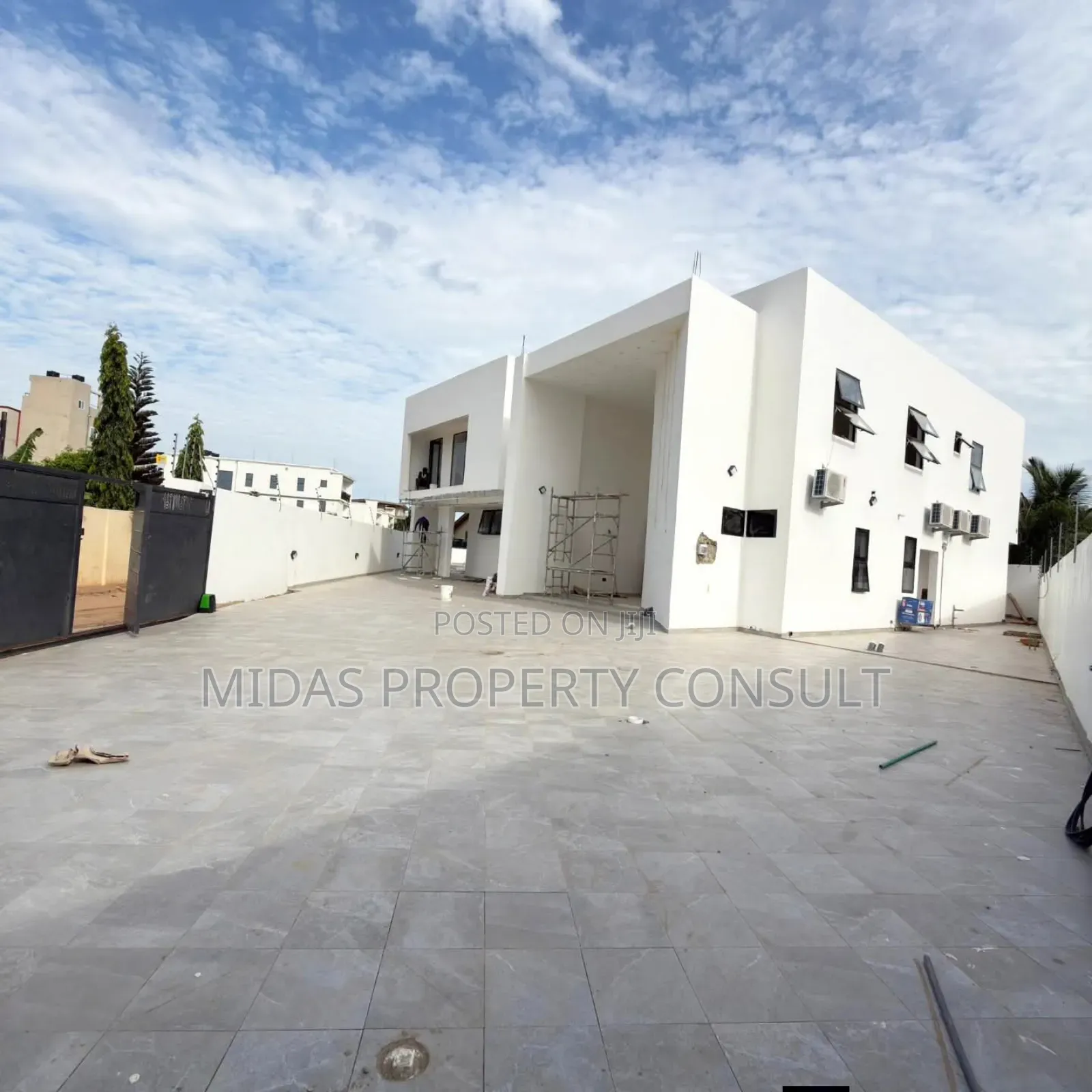 5bdrm House in Adjiringanor, Ability for sale