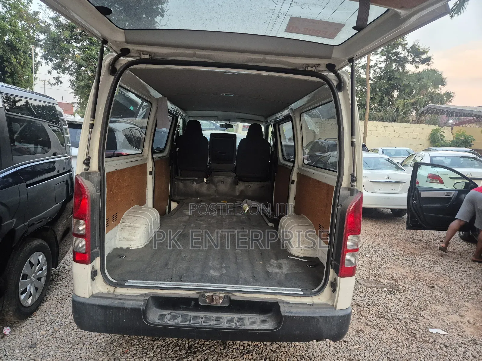 Toyota HiAce 2015 White