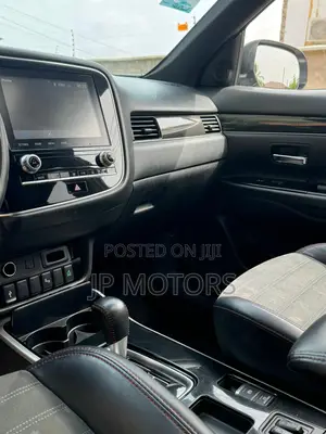 Mitsubishi Outlander LE S-AWC 2020 Gray