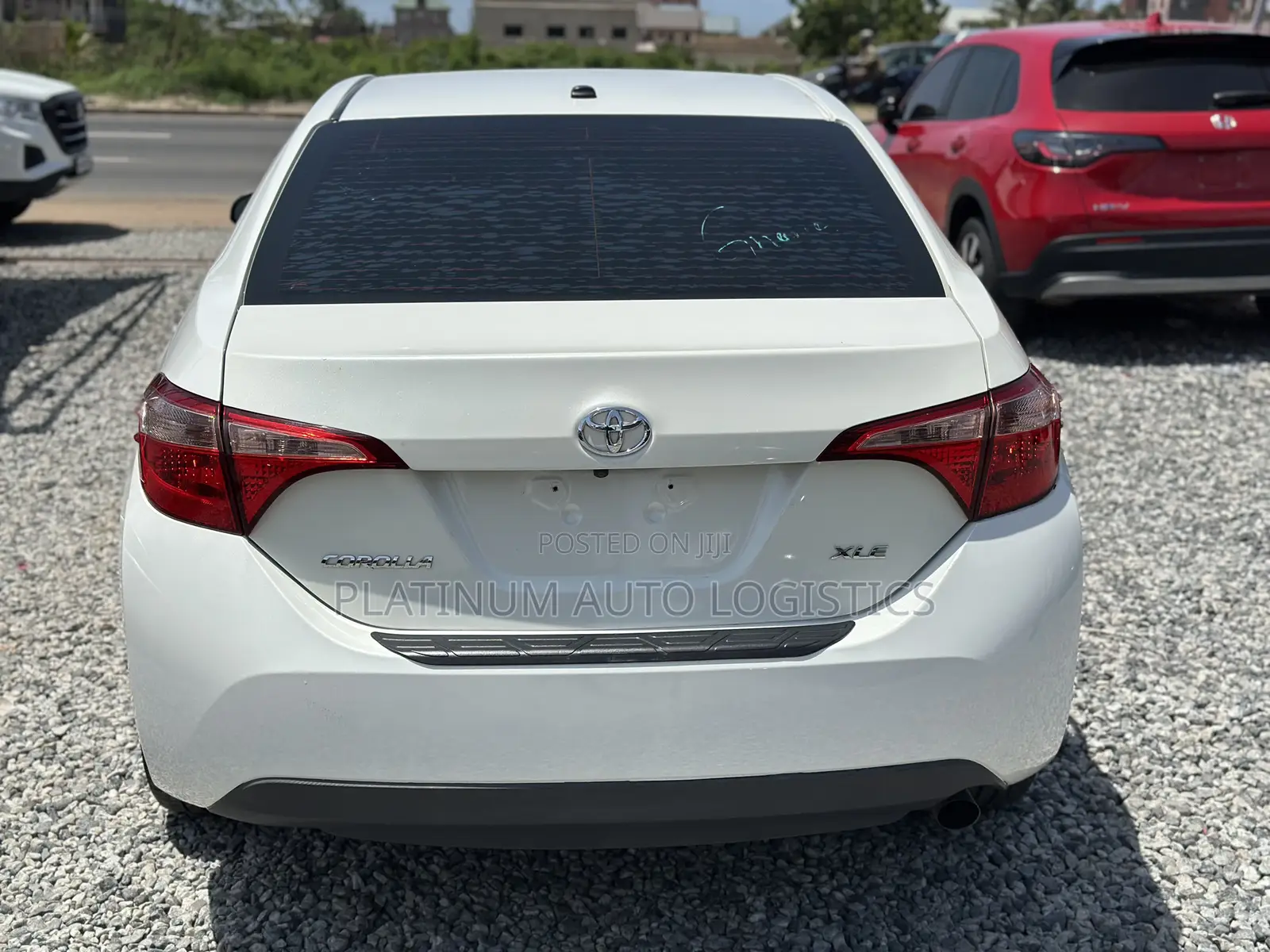 Toyota Corolla XLE (1.8L 4cyl 2A) 2018 White