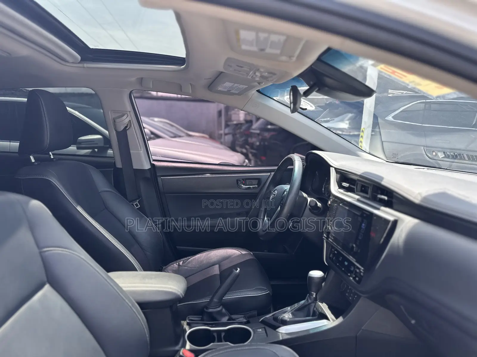 Toyota Corolla XLE (1.8L 4cyl 2A) 2018 White