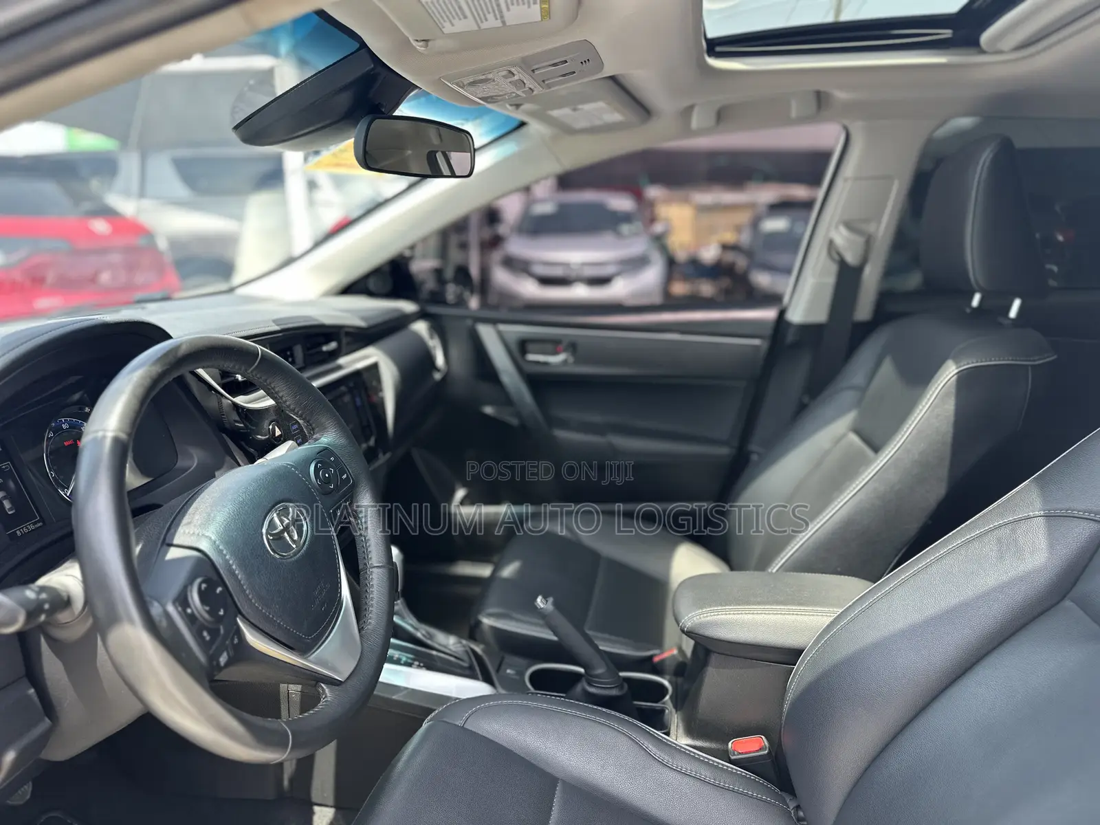Toyota Corolla XLE (1.8L 4cyl 2A) 2018 White