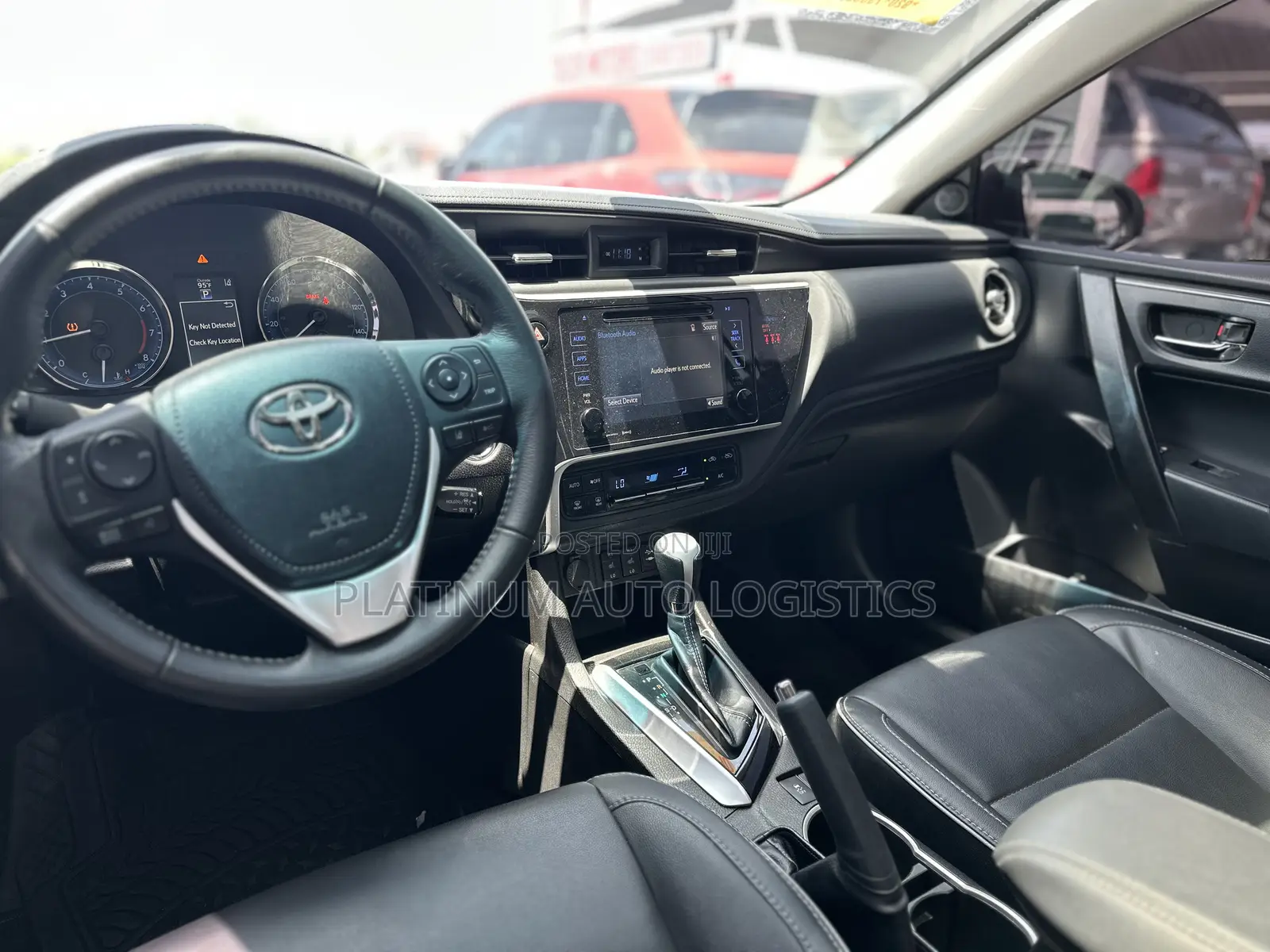 Toyota Corolla XLE (1.8L 4cyl 2A) 2018 White
