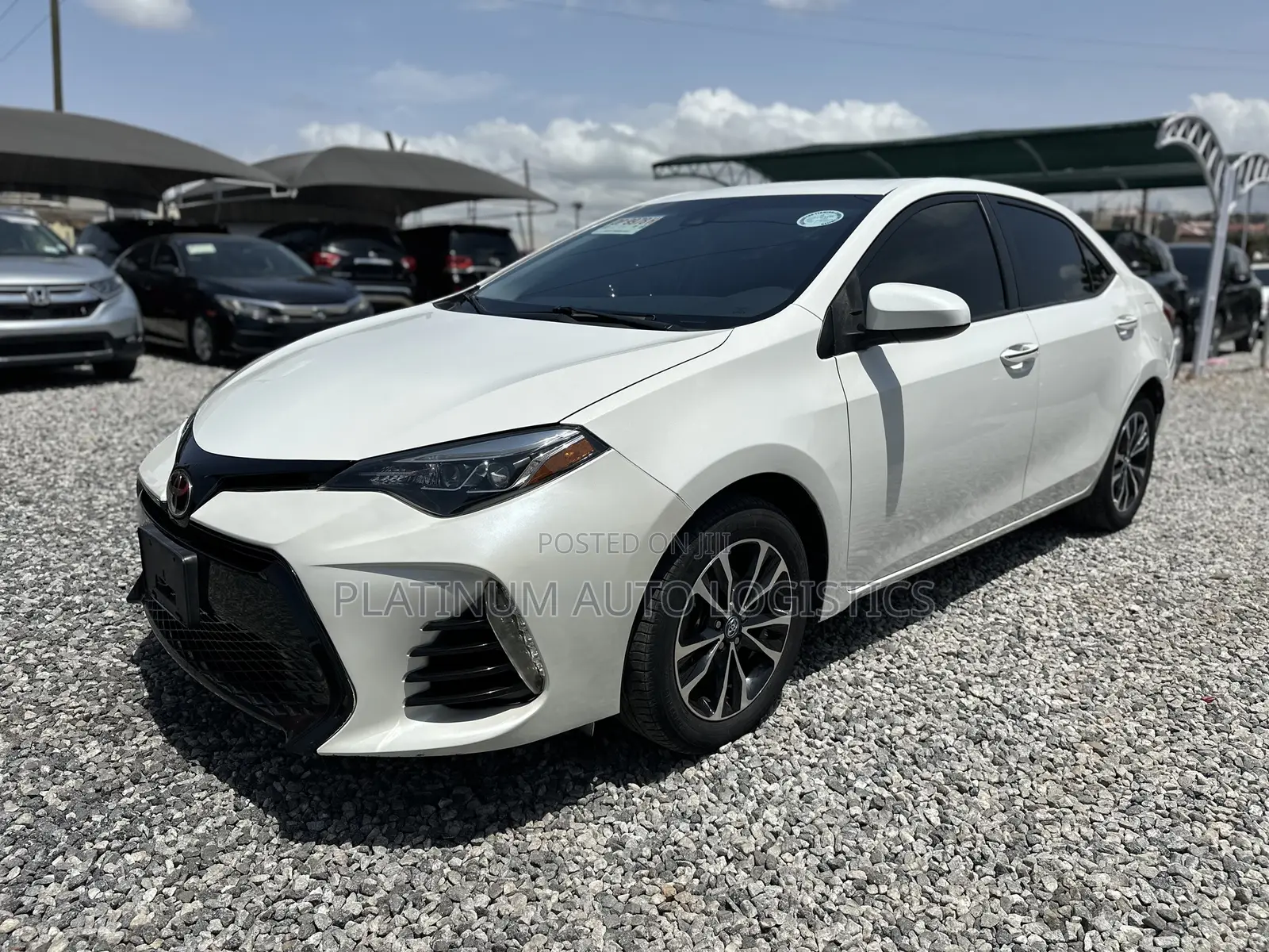 Toyota Corolla XLE (1.8L 4cyl 2A) 2018 White