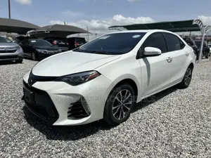 Toyota Corolla XLE (1.8L 4cyl 2A) 2018 White