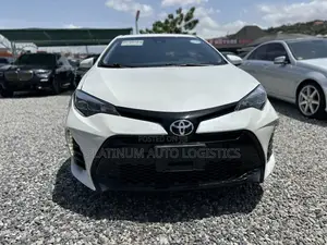 Toyota Corolla XLE (1.8L 4cyl 2A) 2018 White