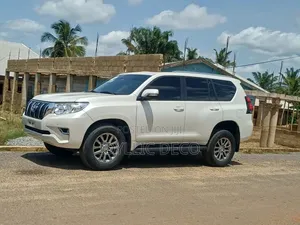 Toyota Land Cruiser Prado 2.7 2019 White