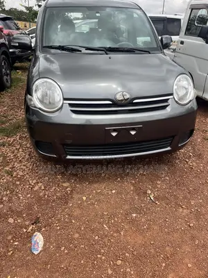 Toyota Sienta 1.5 FWD 2010 Gray