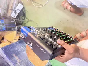Yamaha Mg10xu, a Professional 10-Channel Mixing Console