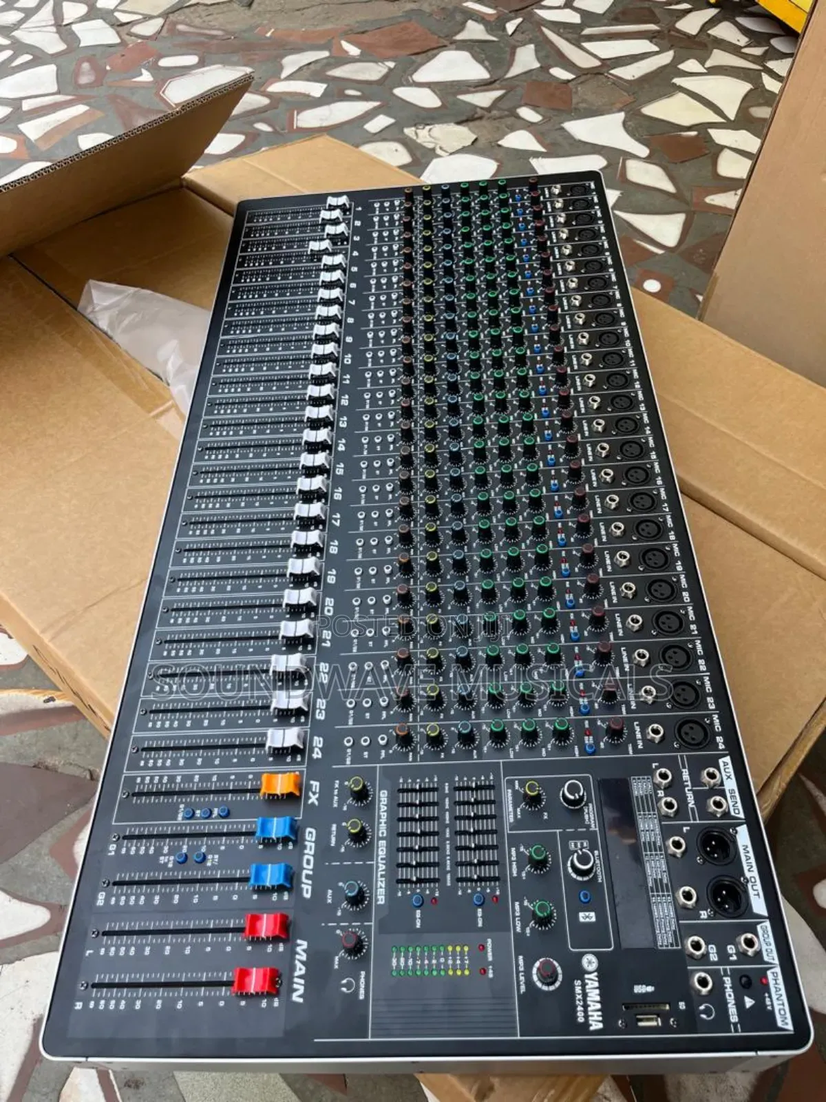 Yamaha SMX-2400 ( Mixer 24 Channel)