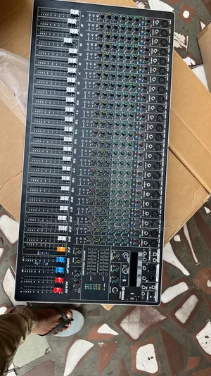 Yamaha SMX-2400 ( Mixer 24 Channel)