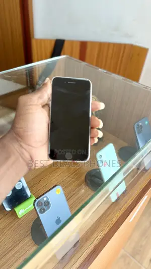 Apple iPhone SE (2020) 64 GB White
