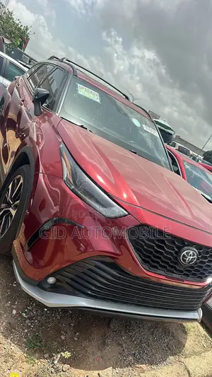 Toyota Highlander XSE 2022 Red