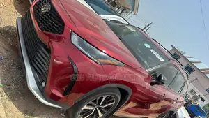Toyota Highlander XSE 2022 Red