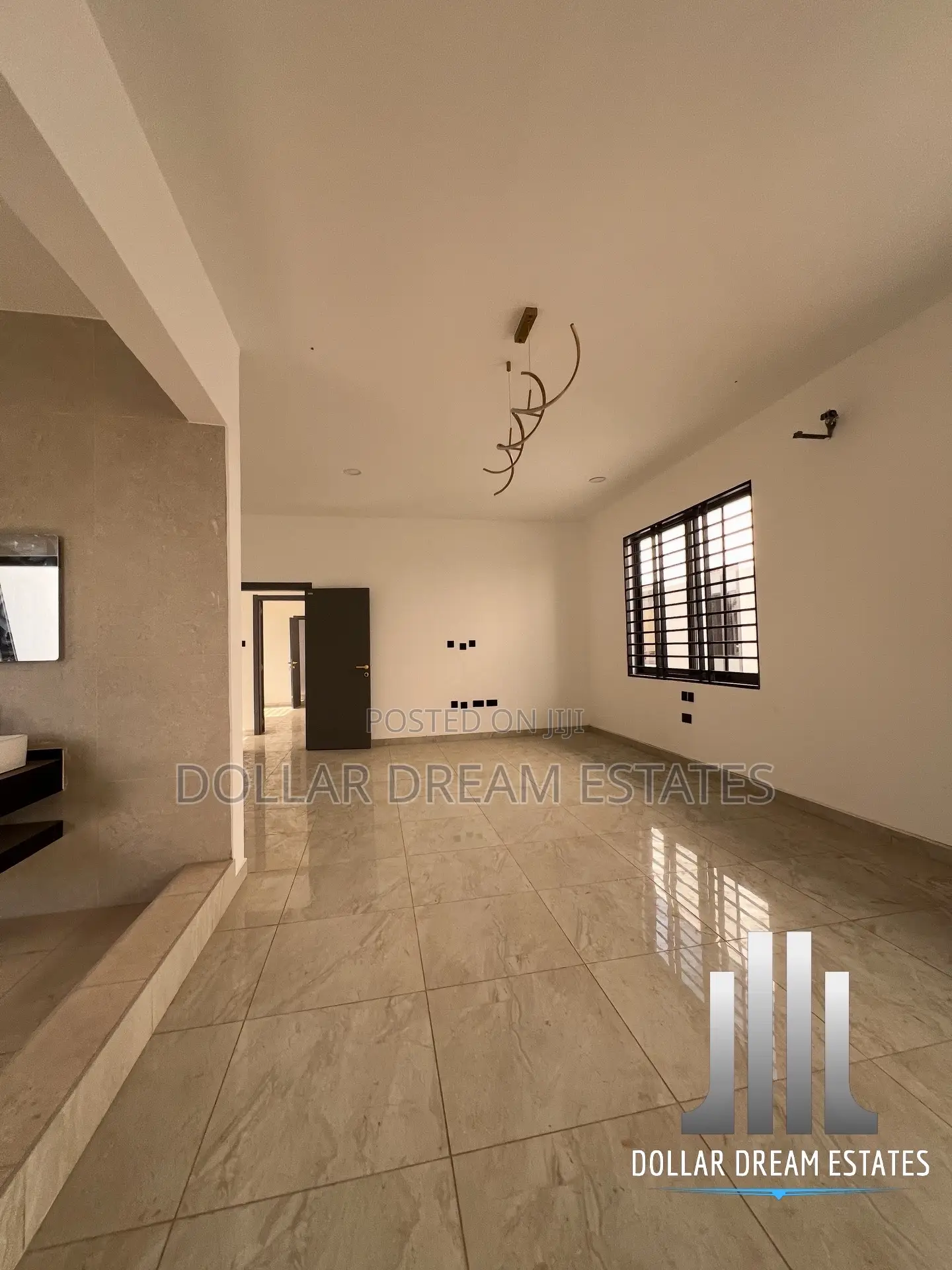 3bdrm House in Adjiriganor for sale