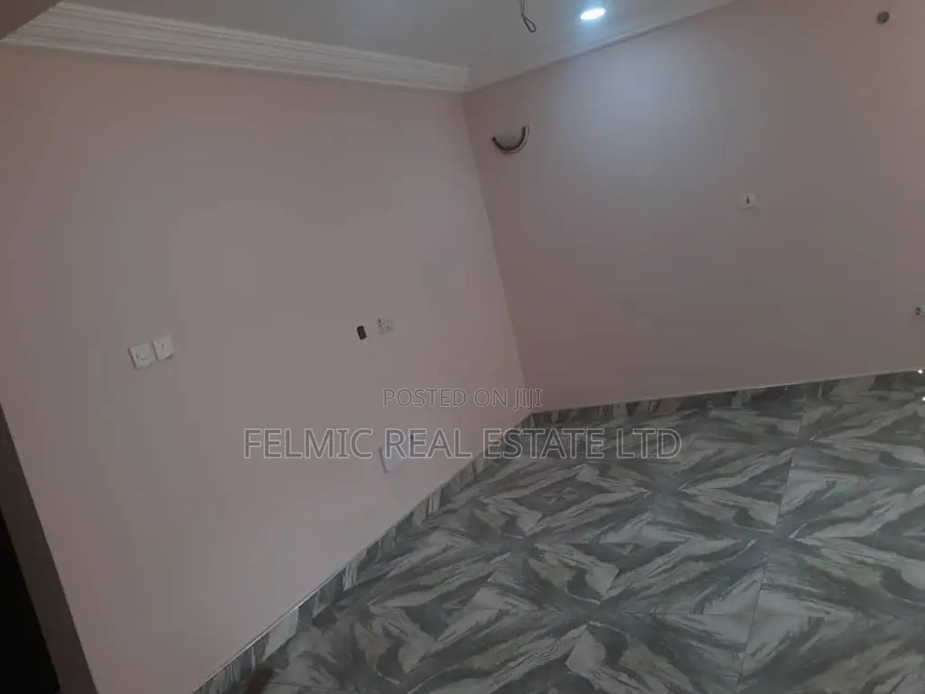 10bdrm Apartment in Felmic Real Estate, Kwabenya for sale