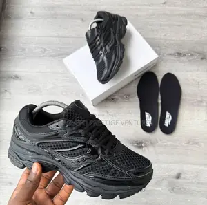 Saucony Progrid Omni 9 Sneakers(Triple Black Colorway).