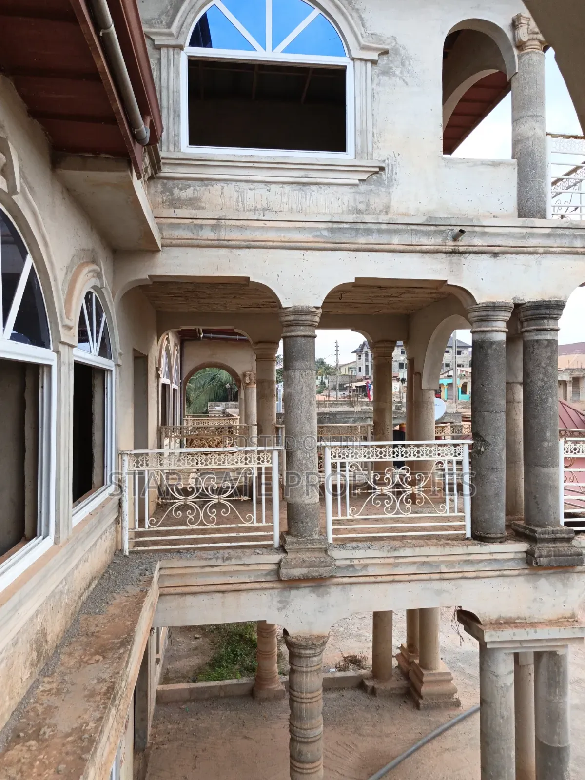 20bdrm House in Kenyasi Abrem Road., Kumasi Metropolitan for sale