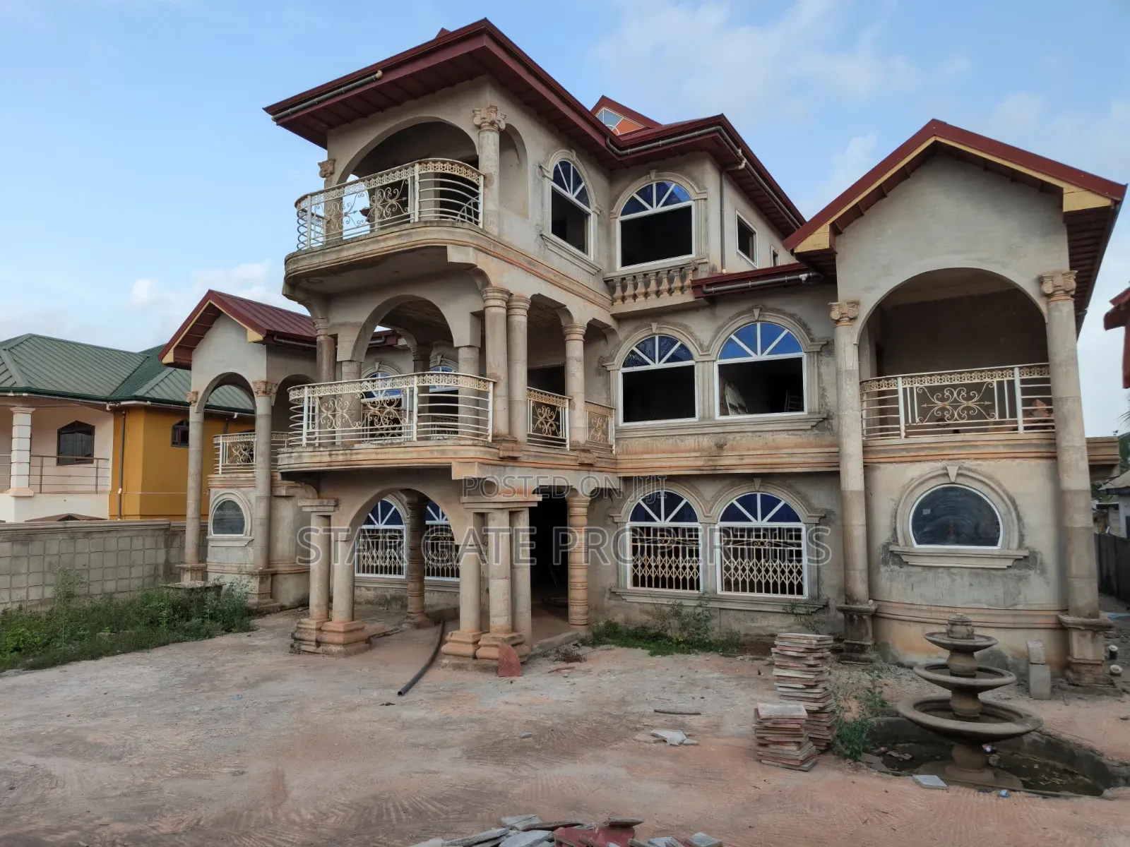 20bdrm House in Kenyasi Abrem Road., Kumasi Metropolitan for sale