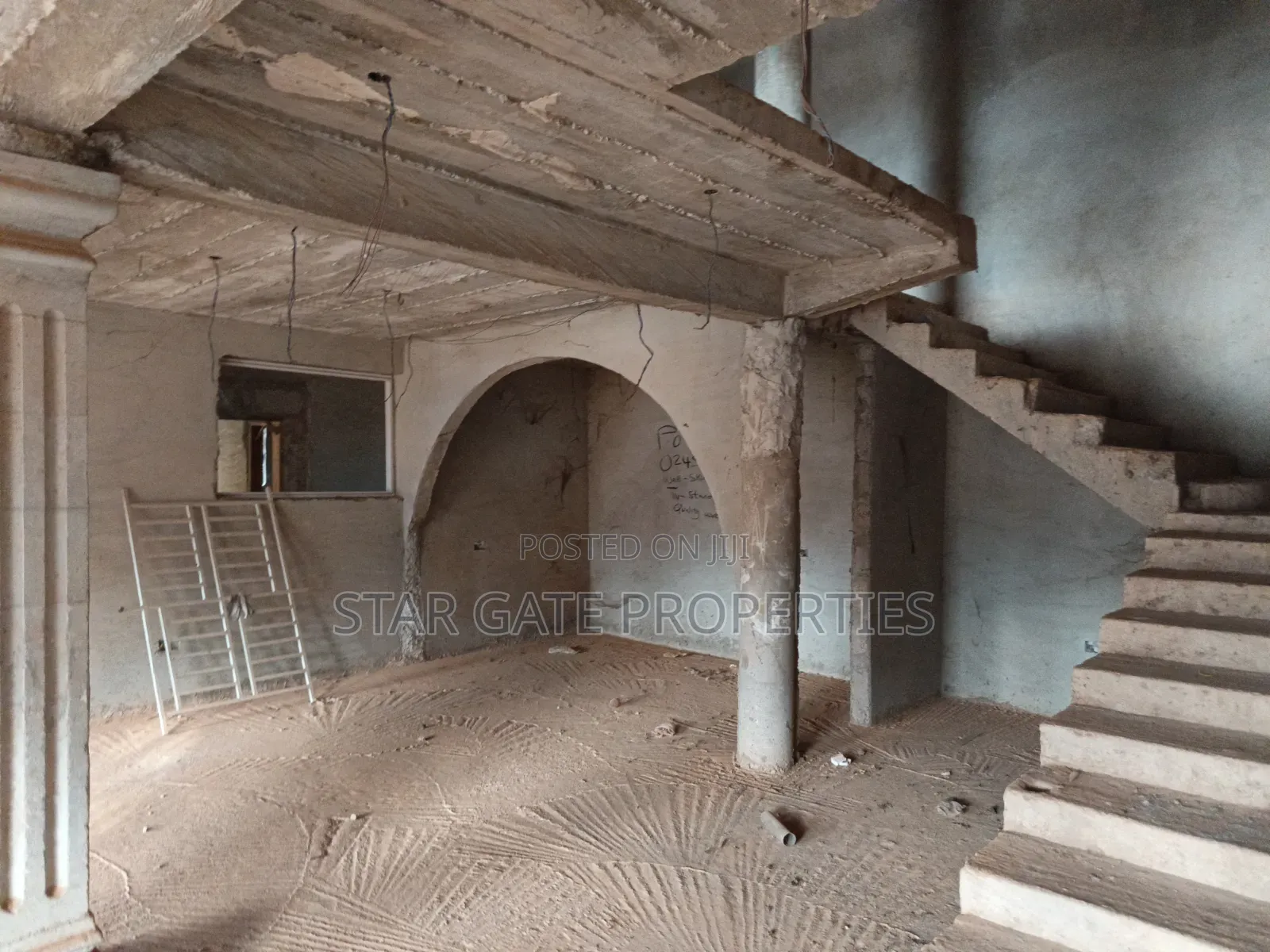 20bdrm House in Kenyasi Abrem Road., Kumasi Metropolitan for sale