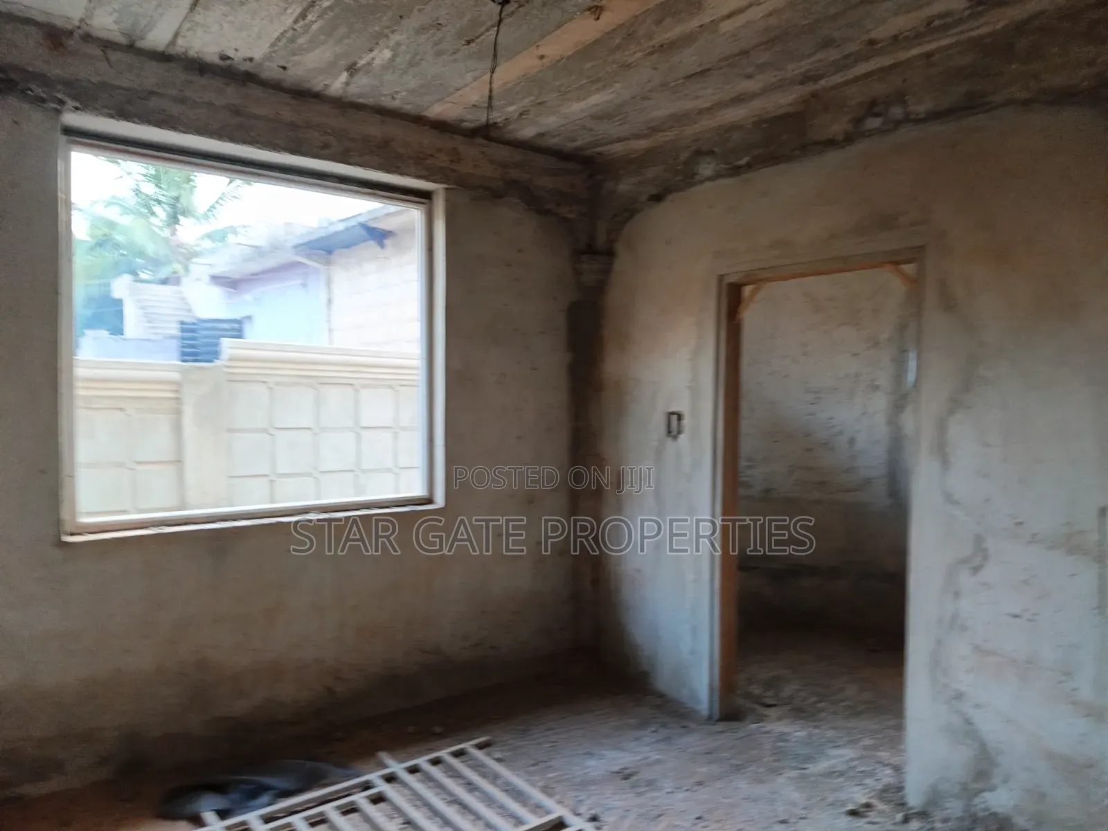 20bdrm House in Kenyasi Abrem Road., Kumasi Metropolitan for sale