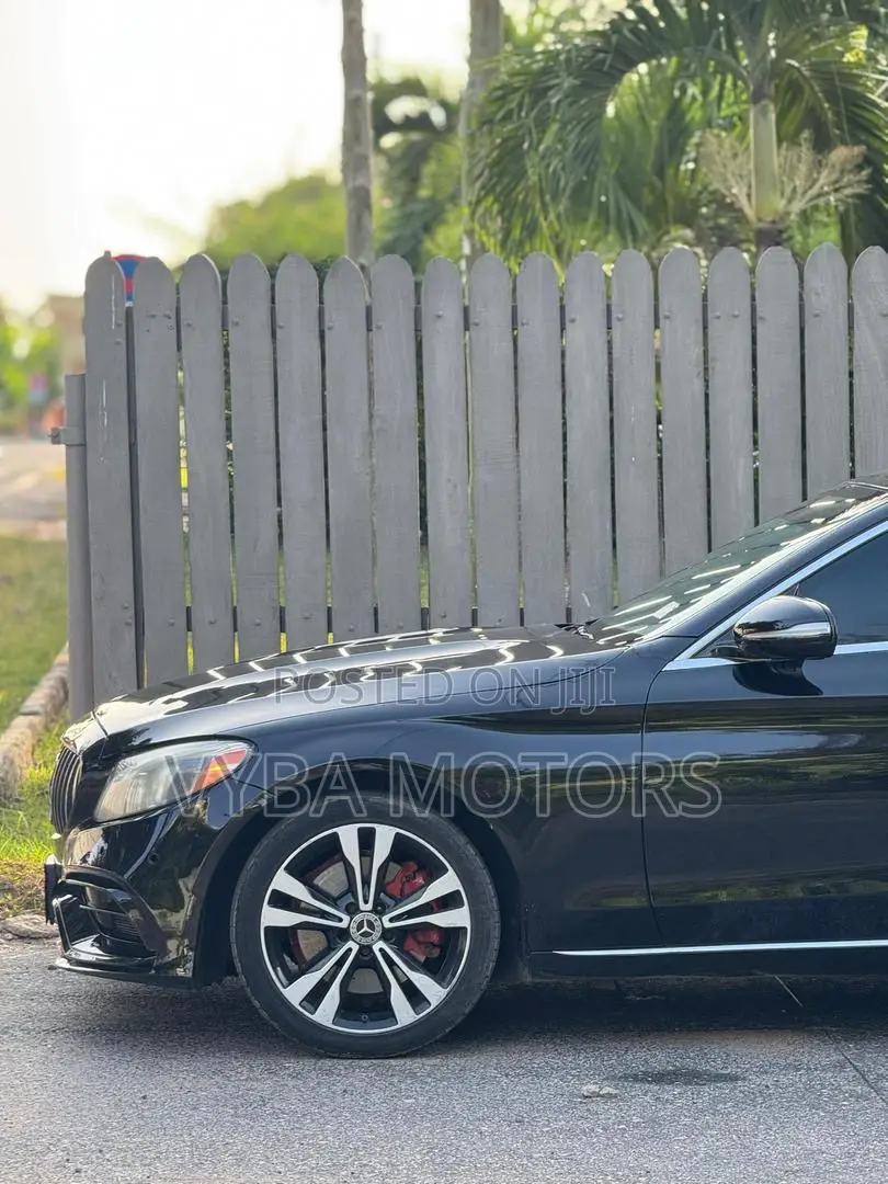 Mercedes-Benz C300 2018 Black
