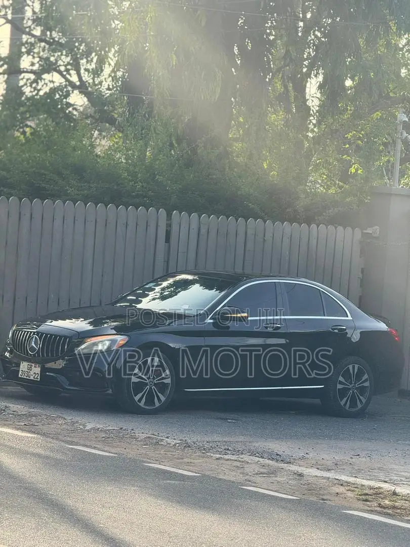 Mercedes-Benz C300 2018 Black