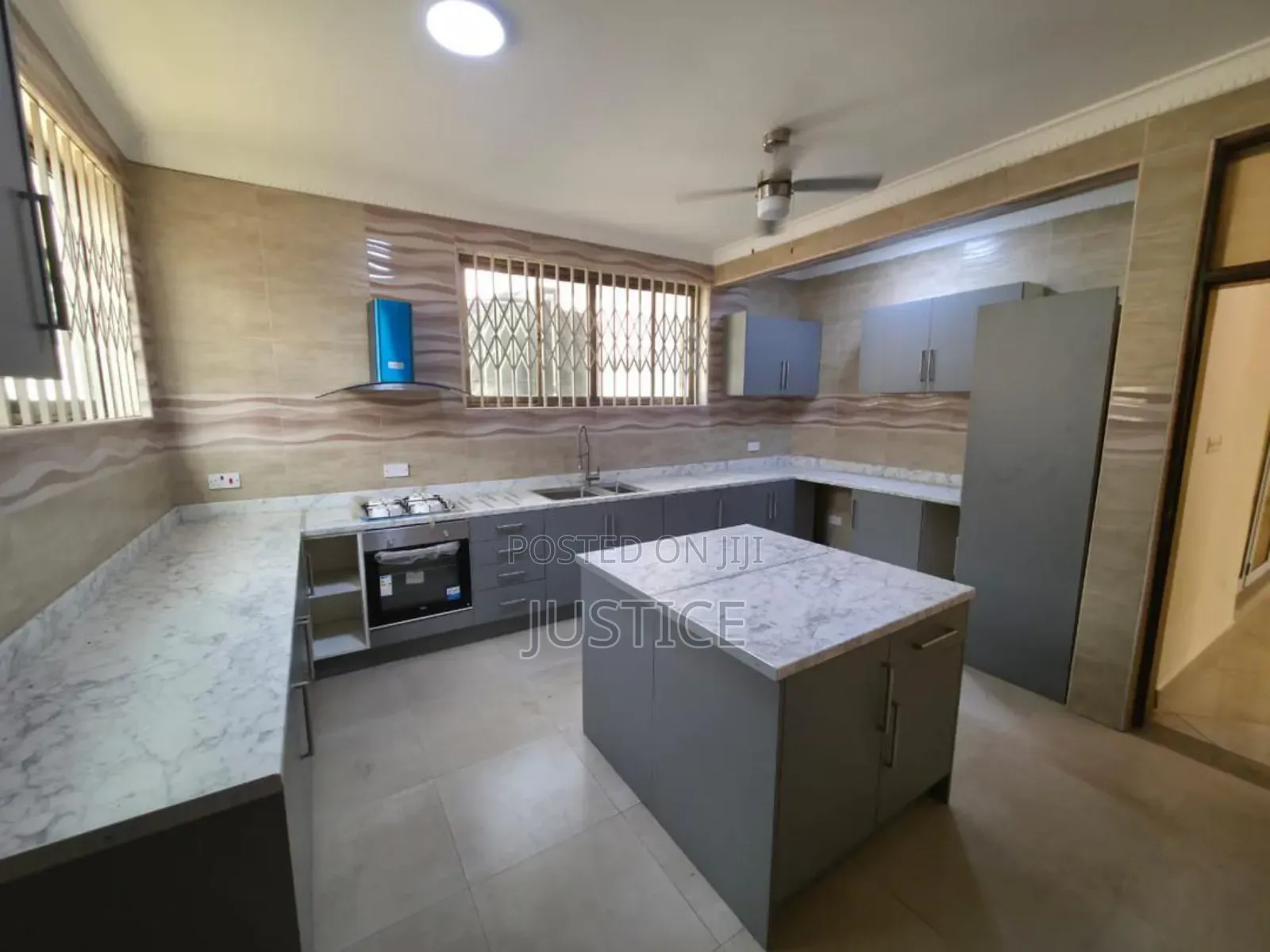 8bdrm Mansion in East Legon, A&C Mall Area for rent