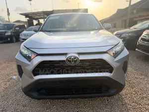 Toyota RAV4 LE 2025 Silver