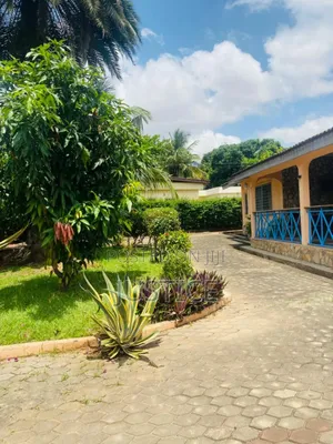 5bdrm House in Cfc Estate Dome for sale