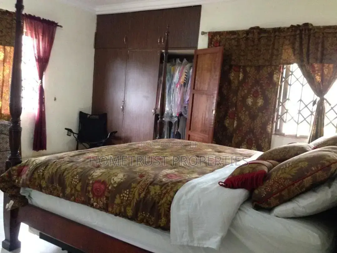 5bdrm House in Achimota Cfc, The Mall for sale